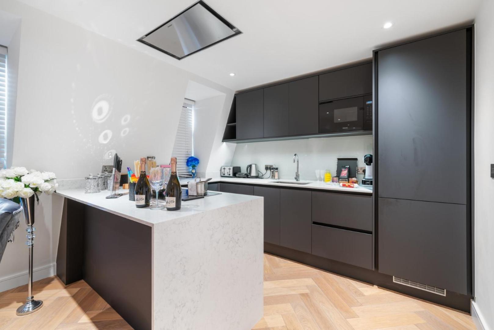 Stunning 1-Bedroom Penthouse In Marble Arch 72 Londra Dış mekan fotoğraf