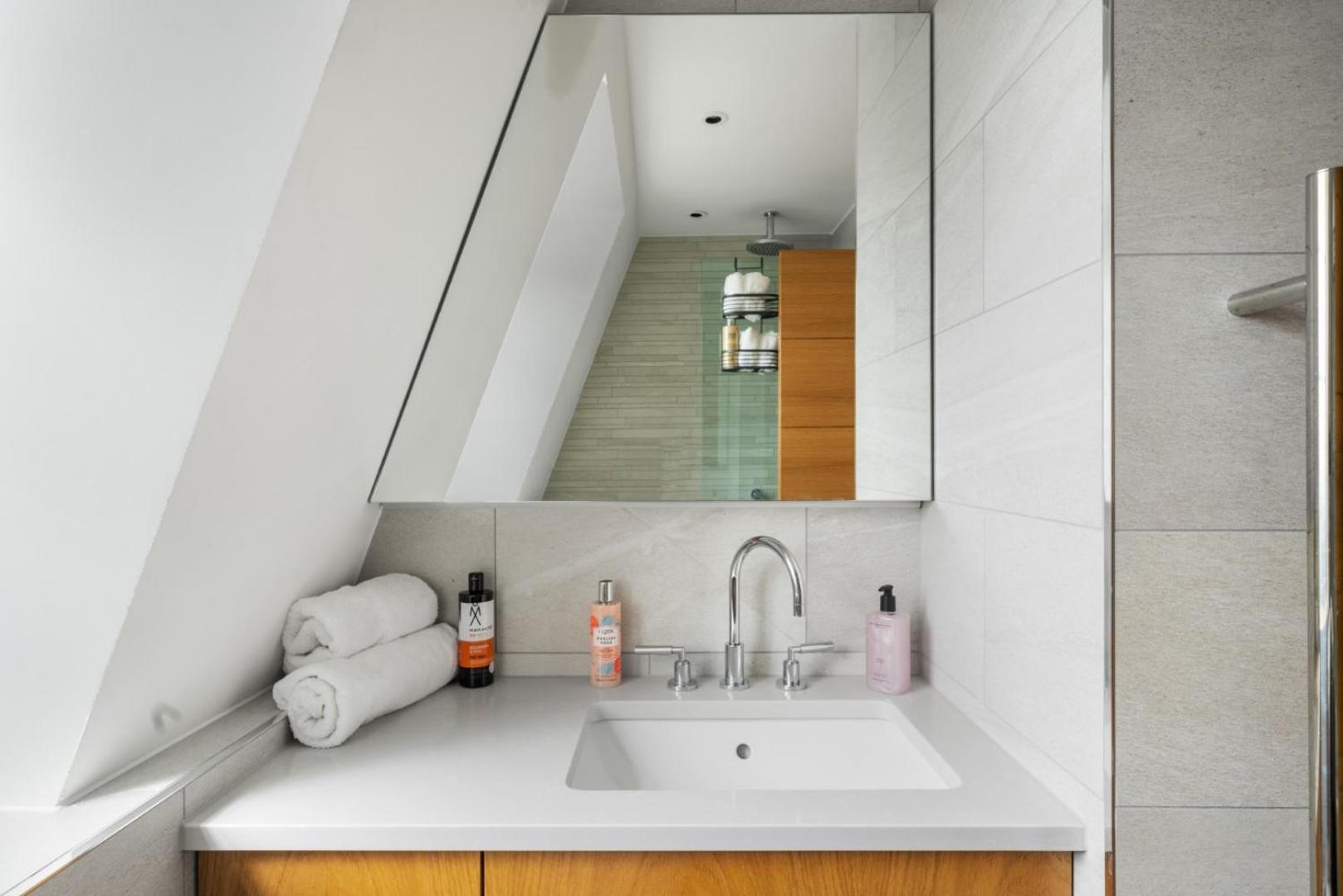 Stunning 1-Bedroom Penthouse In Marble Arch 72 Londra Dış mekan fotoğraf