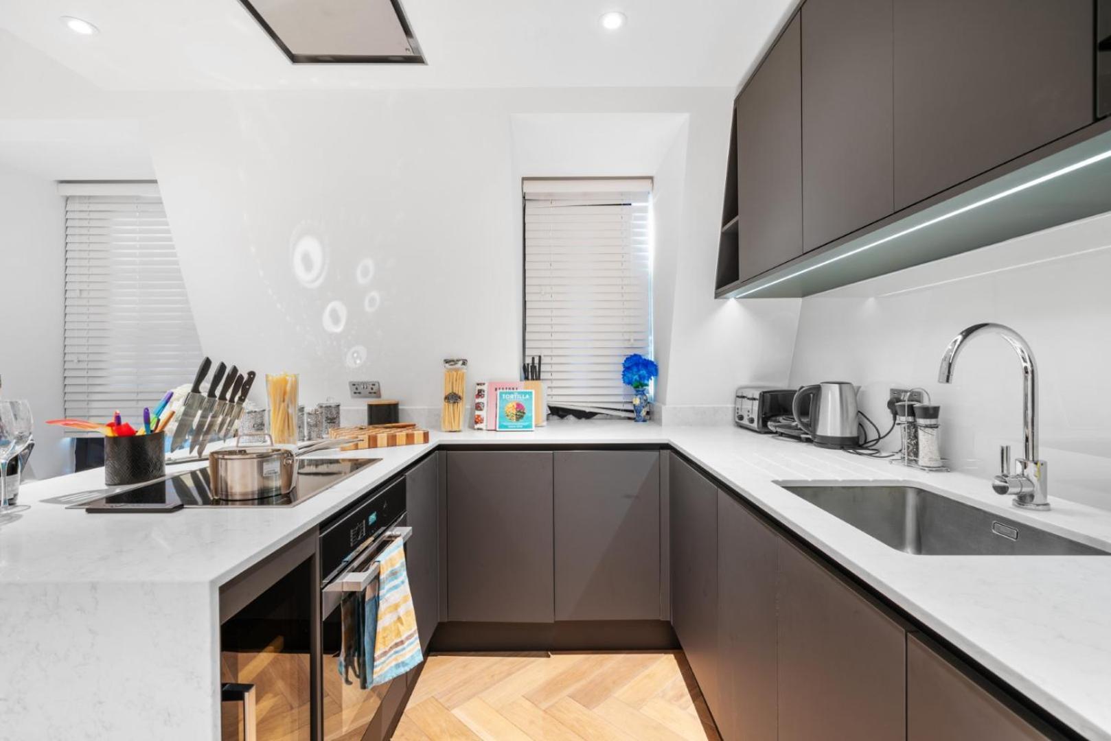 Stunning 1-Bedroom Penthouse In Marble Arch 72 Londra Dış mekan fotoğraf